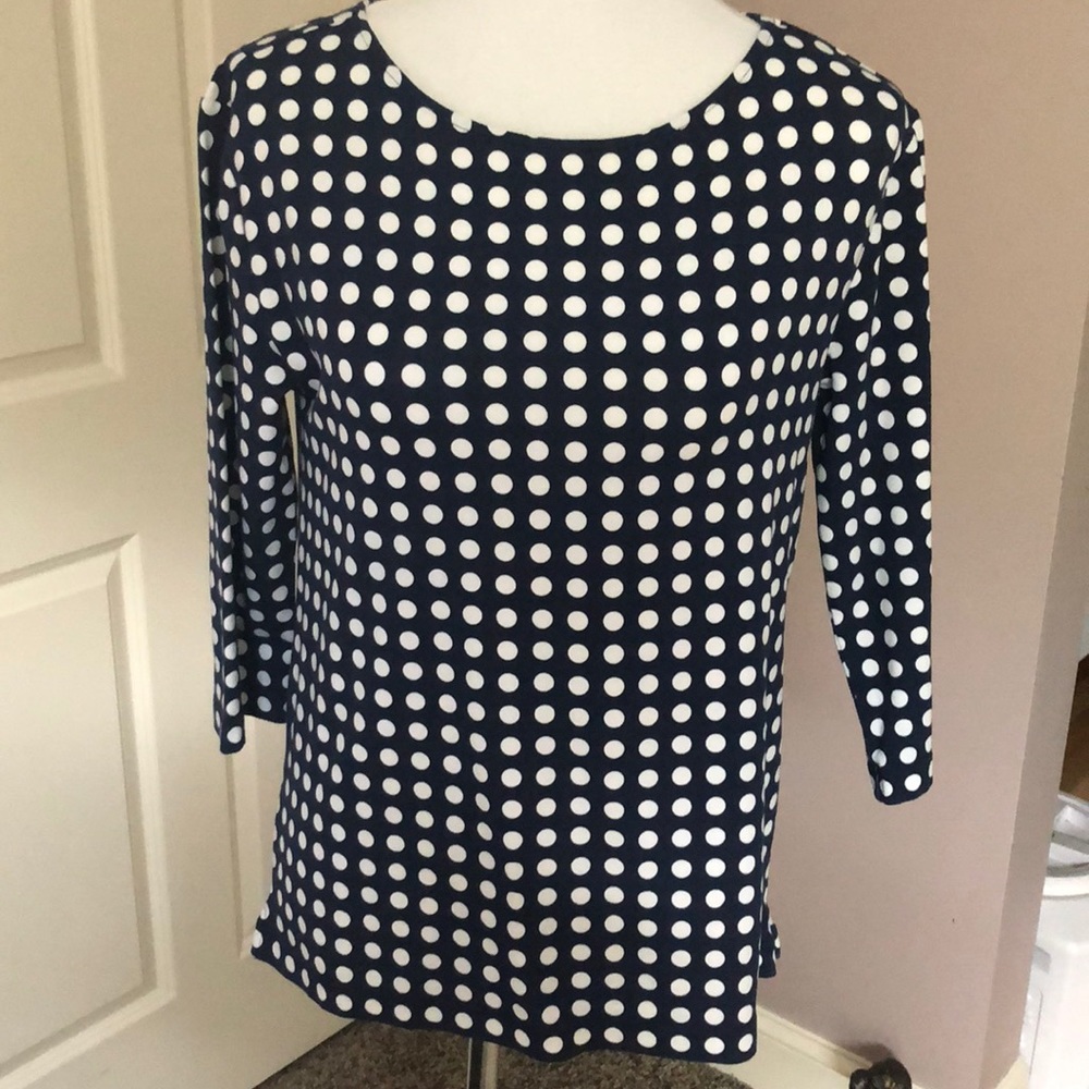 Vineyard vines blue/wht polkadotted L/S shirt. Sm.